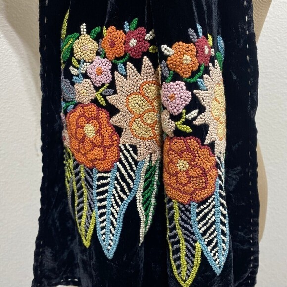 Unbranded Lined Velours Black Floral French Knots Embroidered Scarf 10.5"X60" - Picture 5 of 9